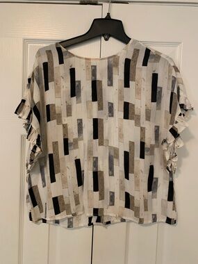 Womens Ruffle Sleeve Geometric Print Top - White/Black/Gray